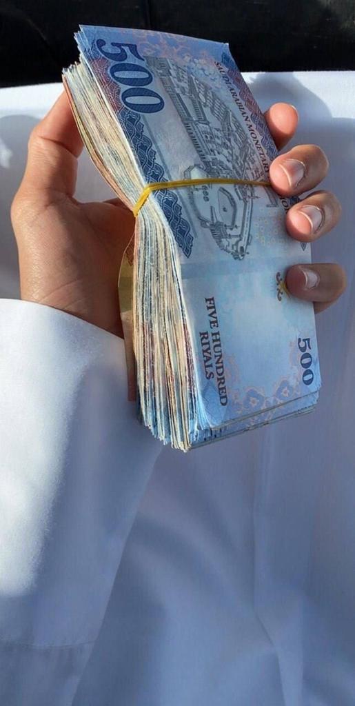 بشارة لك بعد قليل 
 سحب سريع على "20" الف ريال ل اربعه فائزين 🔥💙

كل اللي عليك تسويه
- تابعني 
- رتويت ولايك وقول تم  

السحب بيكون من الرتويت عشوائي وفالكم التوفيق😍🔥🔥🏃‍♂️