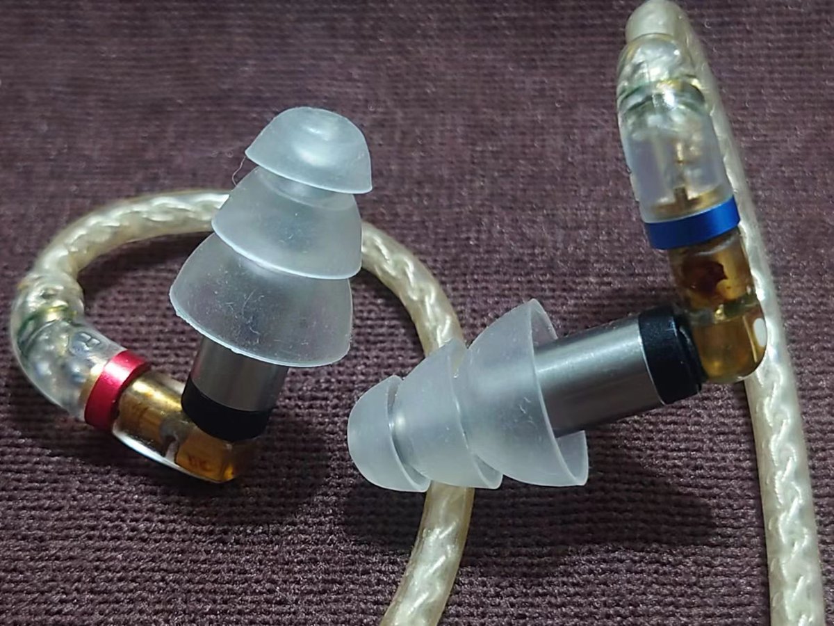 UrataYoshitatsu's tweet photo. Mutex Audio ER4Sクローンを買ってみた。
本家ER4Sの音は忘れたけど、本家ER4SRよりも、他のプラ製ER4Sクローンより好き。金物の響きが美しい。
 #ER4S #ER4SR https://t.co/NKoObSQpmW