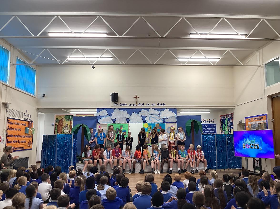 ololwitney's tweet photo. Year 6 production https://t.co/gWdunHYHoX