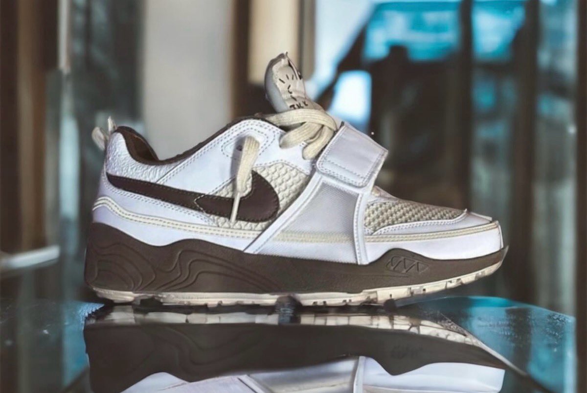 Travis Scott × Nike Zoom Field Jaxx “White/Light Chocolate”が発売