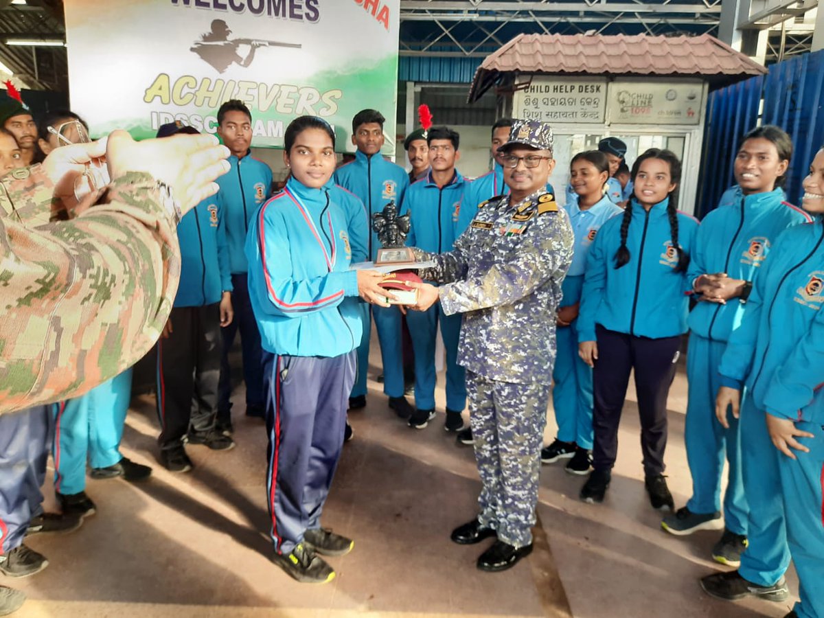 NCC_RDWU's tweet photo. Our Cdt Puspanjali Mohapatra was felicitated by DDG @NCCDteOdisha Cmde J Suresh for her stellar performance at IDSSC 2024. The entire team was also felicitated for winning the 2nd Runner Up Trophy.
@1orissagirls
@RDWUniversity
#NCC #IDSSC #Trophy #NCCAchievers #shooting https://t.co/D4qiOpHGQq