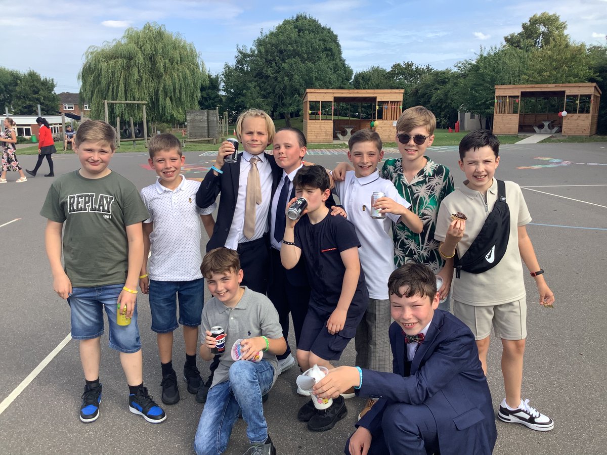 HilltopJun's tweet photo. Year 6 disco is under way! https://t.co/p6XxCatEER