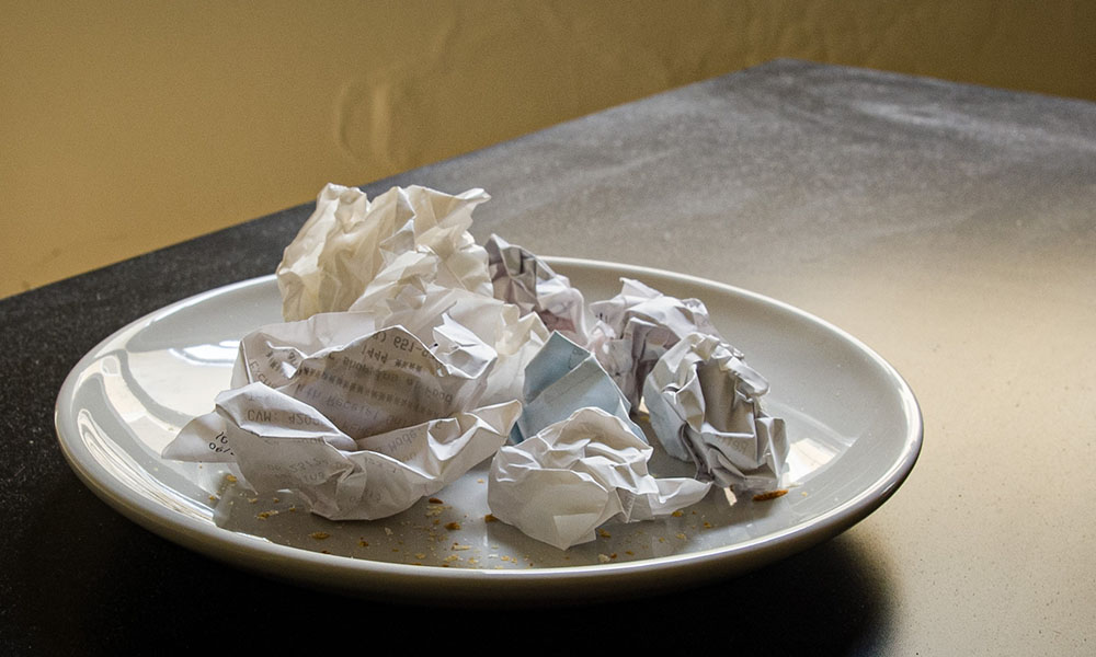 asymptotejrnl's tweet photo. What would you do if a Deliveroo worker confessed to eating your food instead of putting it in your hands?

From our latest issue, @FarahAhamed's unusual work of empathy asks us to consider what might happen if we dare to engage sincerely with others: https://t.co/mNrLfyBlGS https://t.co/Chcq4CGGqK