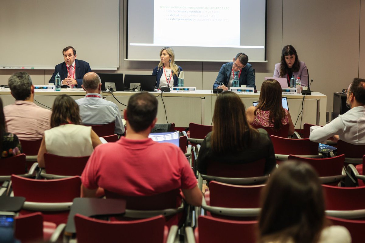 3⃣ Excel·lent exposició sobre la prova digital, el document electrònic i l'aportació al procés i impugnació dels magistrats Xavier Abel, Joaquín Delgado i la vicedegana acadèmica de l'<a href="/Udgfdret/">Facultat de Dret de la Universitat de Girona</a> <a href="/spuigvert/">Sílvia Pereira Puigvert</a>. Presenta i modera: <a href="/TizianaDiCiommo/">Tiziana Di Ciommo</a>, pres. Secció de Dret Processal ICAB.