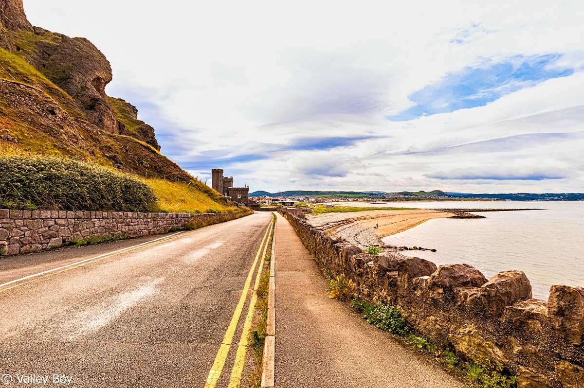 BJRoberts's tweet photo. Looking down the West Shore side of Llandudno Great Orme early this July morning, at its 1875 Tollhouse and beach. @Ruth_ITV @ItsYourWales @WalesCoastPath @NWalesSocial @northwaleslive @OurWelshLife @northwalescom @AllThingsCymru #Llandudno #GreatOrme #WestShore #Tollhouse #Wales https://t.co/mSpv74Yd8T