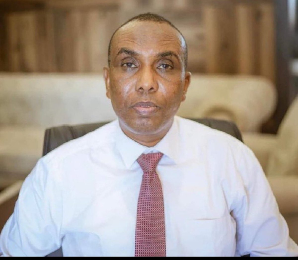 WajaaleMan's tweet photo. 🚨 #Marxuum - Xamar & Hargeysa 🚨
📣
Q. What do these two clowns the PM of Somalia @HamzaAbdiBarre & Somaliland’s Interior Minister @Min_MohKahin have in common?
A. Is it that they are both born in Ethiopia and causing a mess in their respective countries? No.
Could it be that they are both baby boomers born after WWII? No.
They’re both known as #marxuum (dead person) of their respective countries!
One is a marxuum in #Mogadishu for #Mooryan leader #HSM; while the other is marxuum in #Hargeysa for #Heego cult figure MBC. It’s as simple as that. 🤦🏾♂️