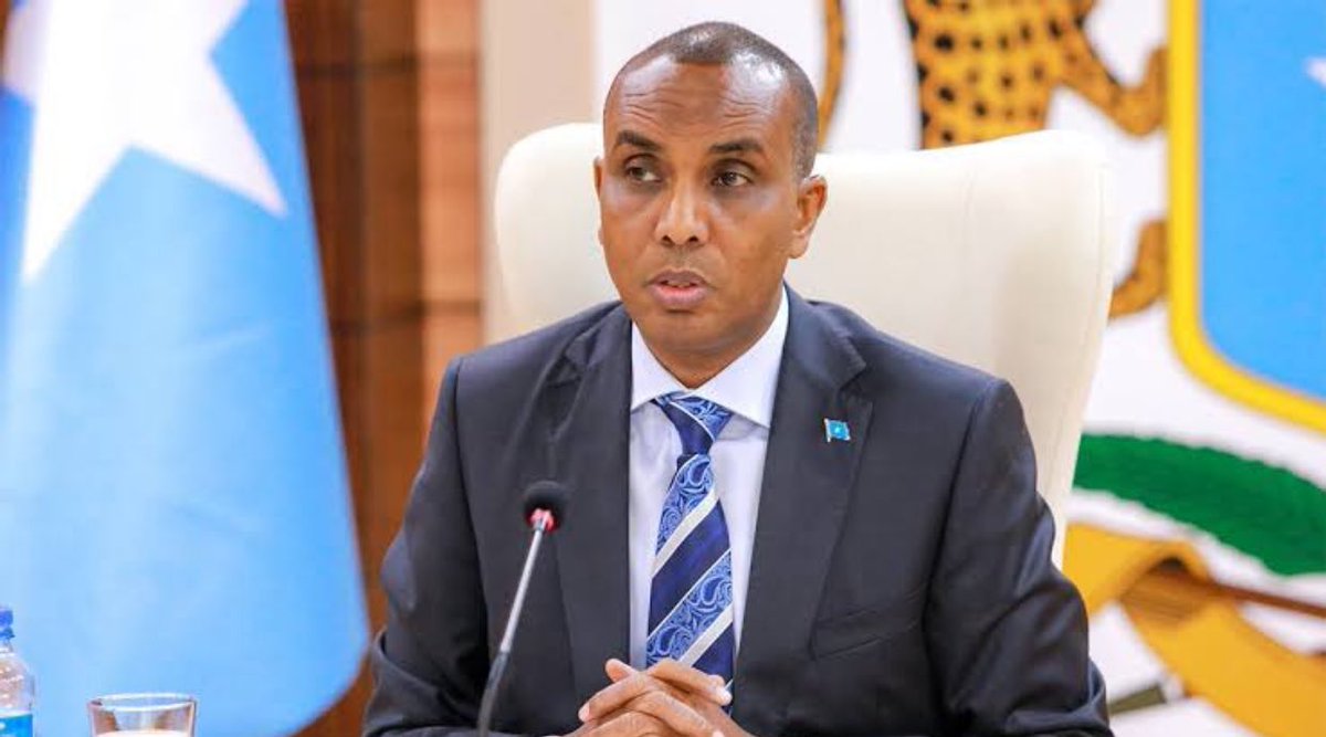 WajaaleMan's tweet photo. 🚨 #Marxuum - Xamar & Hargeysa 🚨
📣
Q. What do these two clowns the PM of Somalia @HamzaAbdiBarre & Somaliland’s Interior Minister @Min_MohKahin have in common?
A. Is it that they are both born in Ethiopia and causing a mess in their respective countries? No.
Could it be that they are both baby boomers born after WWII? No.
They’re both known as #marxuum (dead person) of their respective countries!
One is a marxuum in #Mogadishu for #Mooryan leader #HSM; while the other is marxuum in #Hargeysa for #Heego cult figure MBC. It’s as simple as that. 🤦🏾♂️