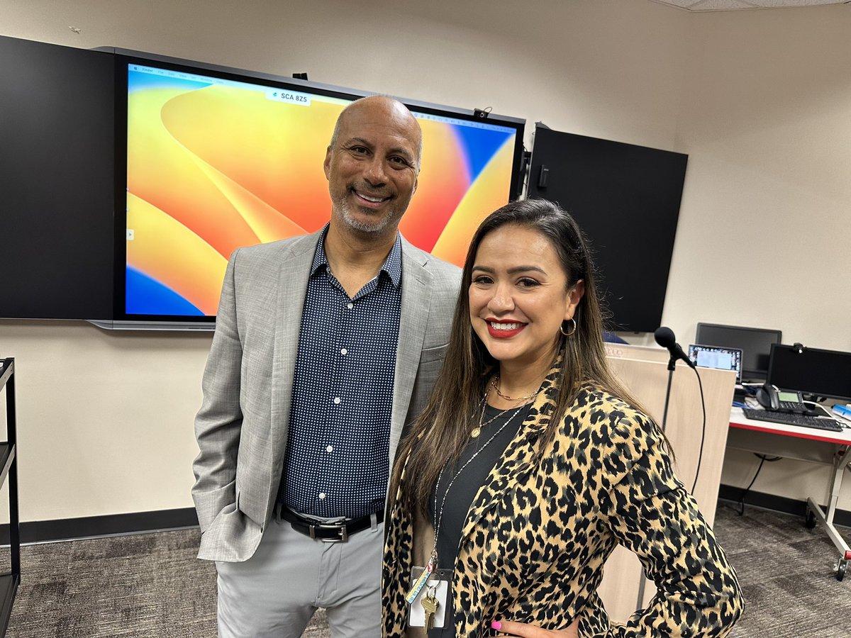 MireyaFromTX's tweet image. Words of wisdoms with the one and only @casas_jimmy #R4apcon