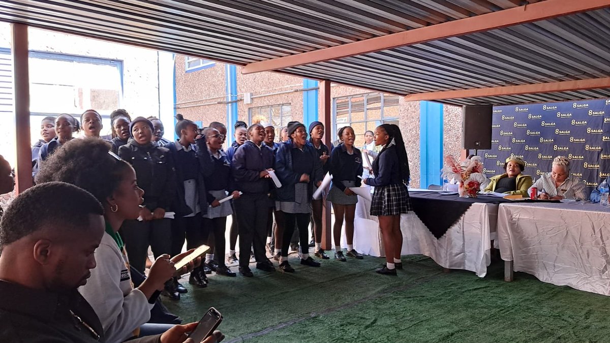 IUCNSouthAfrica's tweet photo. @LutherAnukur reflects on @NelsonMandela. Madiba emphasised the role of youth in the future of conservation and bringing people to the centre of conservation- hence 'People &amp; Parks. His legacy &amp; commitment to justice &amp; environmental stewardship inspire us all @environmentza https://t.co/8Sw8bKrxQF
