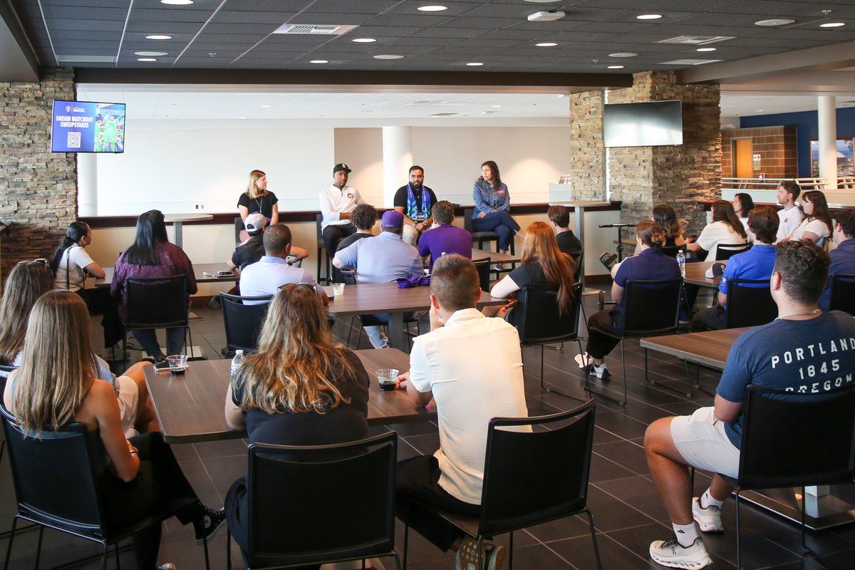 uw_ial's tweet image. Always a great time when IAL alumni connect with current students. Big thanks to @LuisCarmona37, Sam Jabara, and @willgulley_ for joining us at our networking event last night before the @SoundersFC match!

#IALFAM