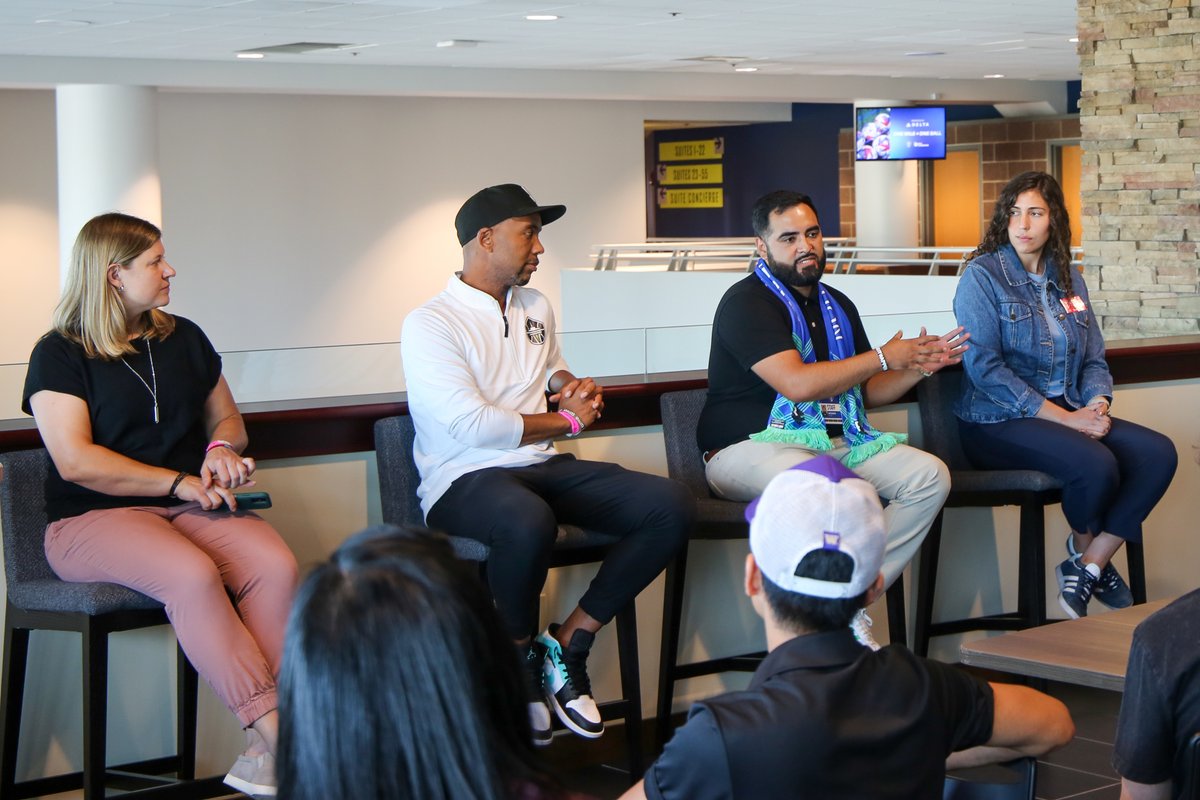 uw_ial's tweet image. Always a great time when IAL alumni connect with current students. Big thanks to @LuisCarmona37, Sam Jabara, and @willgulley_ for joining us at our networking event last night before the @SoundersFC match!

#IALFAM