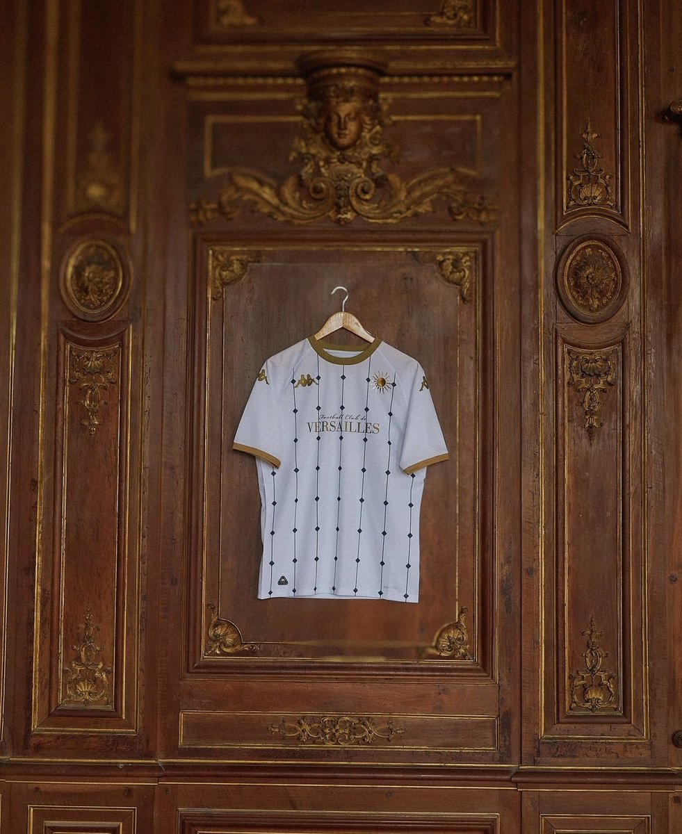 enecd14's tweet image. Me han encantado las camisetas del FC Versailles, Kappa es elegancia y clase (cuando quiere)