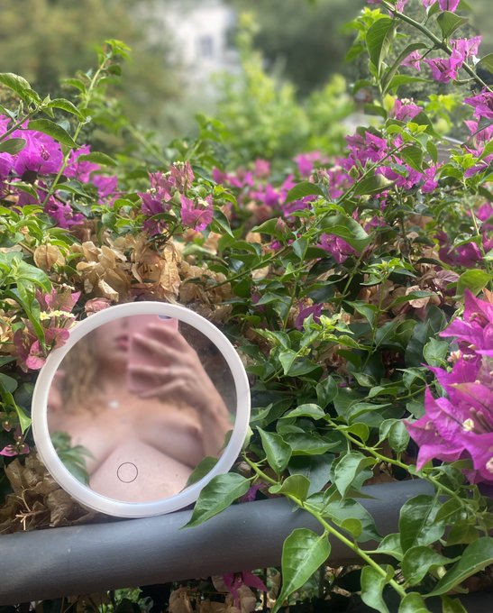 Мои Supreme трусы испачканы в сиропе А всё из-за того, что штаны спущены до жопы https://t.co/cAb6rU