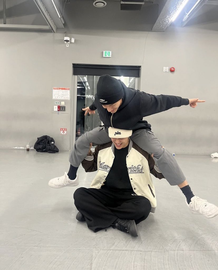 kimsunwoorld's tweet photo. our silly boyz, love them so much our happiness https://t.co/i1HLSS7MMQ