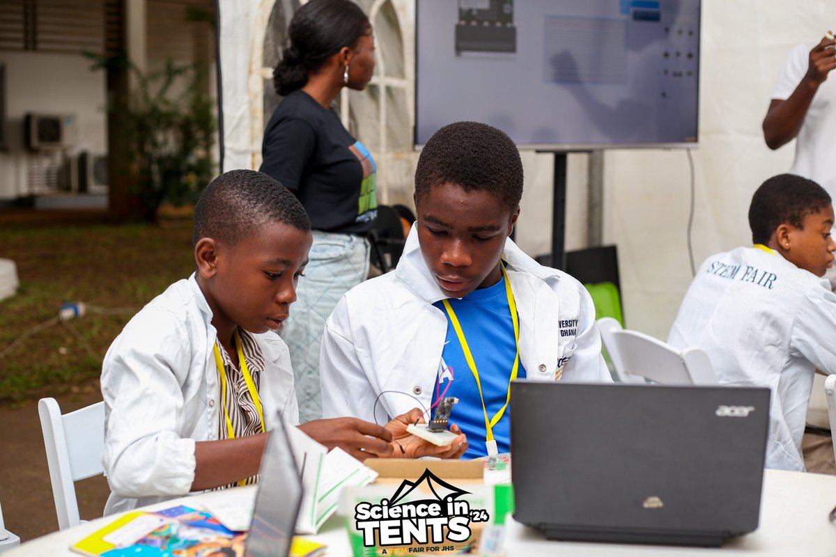 visafric1's tweet photo. DAY 3οΈβ£-Makers Place Roboticsπ©π½βπ»π§πΎβπ»
πThe MakersPlace
These students were able to build a traffic light π¦model using LED, resistors and jumper wires as components.
#Robotics
#Innovation
#Engineering
#Scienceintents
#Scienceandtechnology https://t.co/NCWmgzpZYI