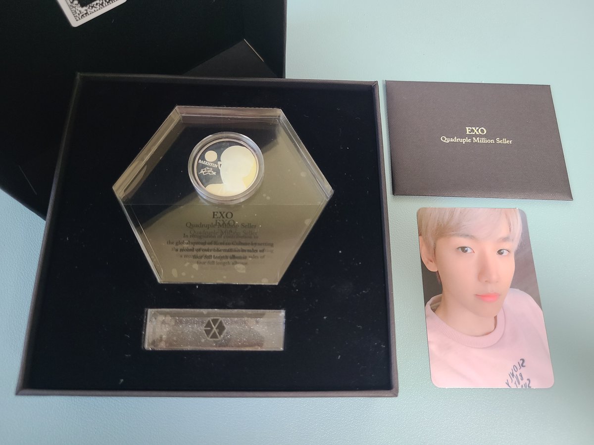 exchange_e_xo's tweet photo. 엑소 백현 기념 메달 포토카드 양도

일괄 택포 5.5
all 5.5 (including delivery fee)

메달에 보호 필름은 제거하지 않은 상태입니다
protective film has not been removed

시우민 수호 첸 찬열 디오 카이 세훈 EXO XIUMIN SUHO BAEKHYUN CHEN CHANYEOL DO KAI SEHUN 포카 medal photocard https://t.co/fRdjlCSZno