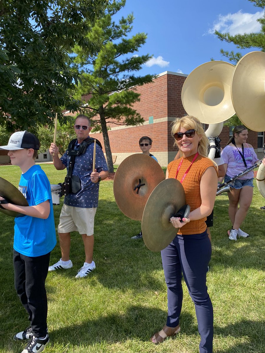 AD_OQWarriors's tweet photo. OQ Admin taking a break from summer projects to kick it with our Warrior band. #WeAre #GoWarriors https://t.co/gcq5EXL3Of