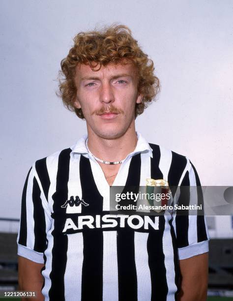 hhoopen's tweet photo. @90sfootball Zbigniew Boniek https://t.co/D9TKcaWsUV