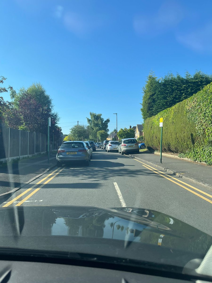 bunney1911's tweet photo. @GreswoldPPP crazy this morning we couldn’t get up the road to our property! Where is the traffic warden https://t.co/Bu7rVnGAOp