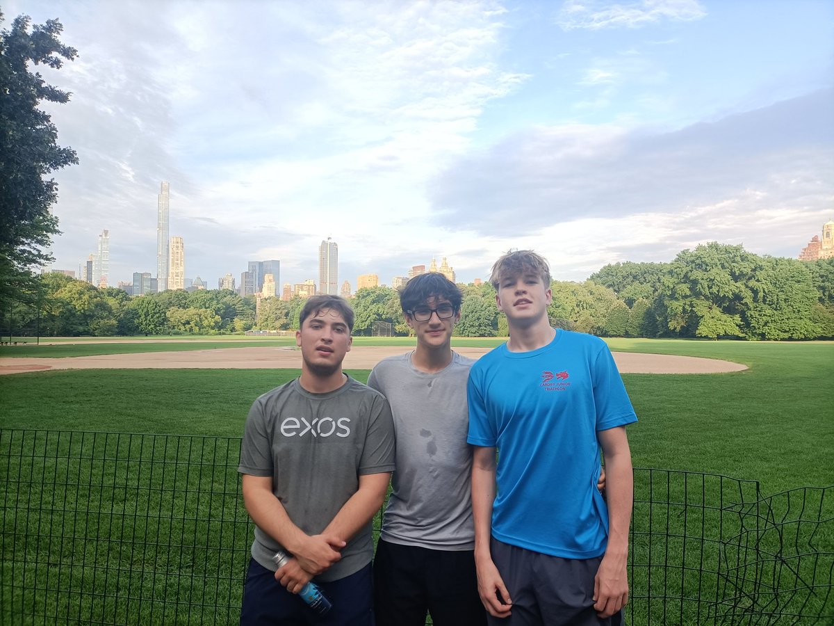 Lost a few but gained a couple for another 5km round Central Park this morning 🌇