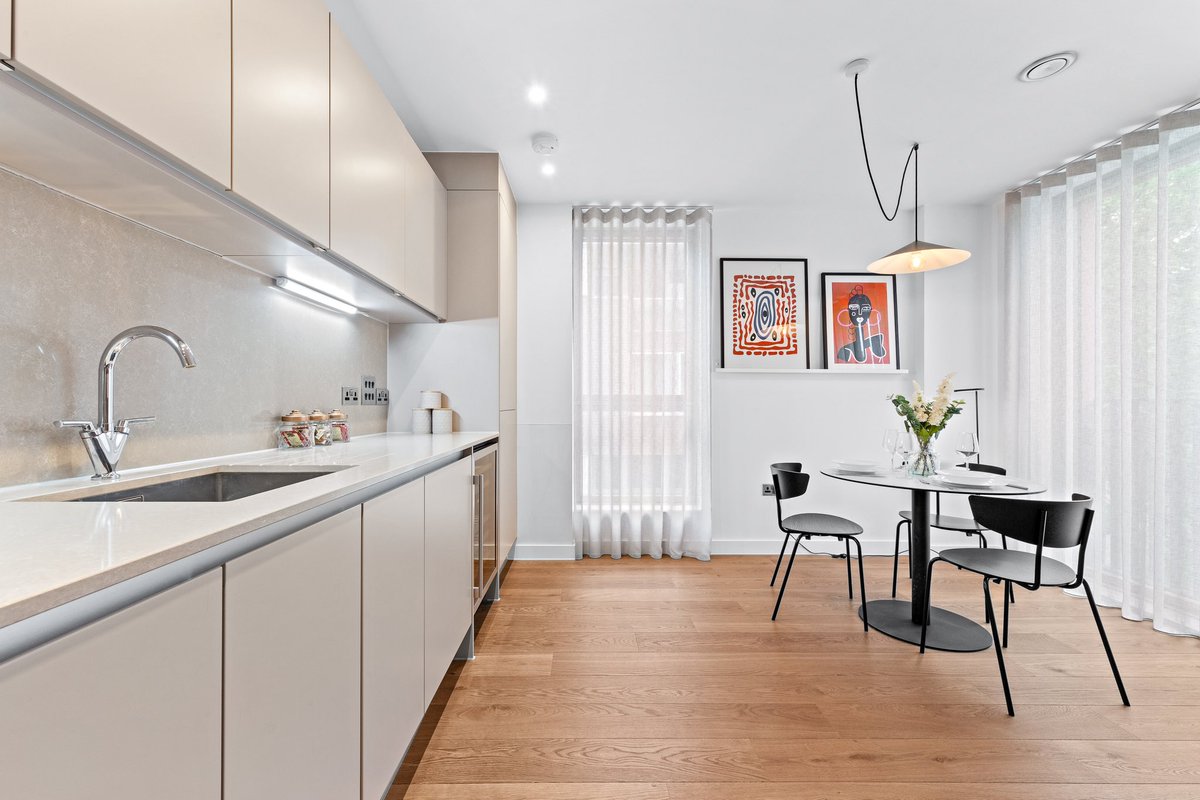 staysercasa's tweet photo. 🌟 APARTMENT SPOTLIGHT 🌟

🏷️ Regent’s Park Residence
📍 Regent’s Park, North-West London

Bang in the heart of London, providing the perfect blend of comfort, creativity, and convenience 👌🏾

#RegentsParkResidence #LondonLiving #ServicedApartments #CityLiving https://t.co/GnlBL4dvM9