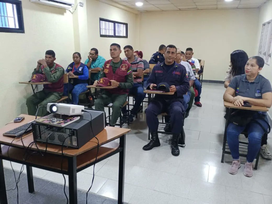 BomberosDelta22's tweet photo. #LaPrevenciónEsLaClave En articulación con el Frente Preventivo realizó una actividad en la Casa d Estudios de la UNES, Capacitando a cada Preventor acerca de los Retos Virales y sus consecuencias psicológicas y físicas.
#Tucupita 
#18Julio https://t.co/xRSBUUipms