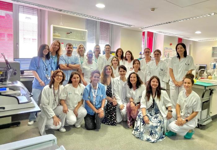 👏Un "día histórico" para la sanidad aragonesa

🏥Un equipo del Hosp. Miguel Servet, entre ellos varios profesionales de farmacia, ha administrado por 1ª vez en Aragón una terapia génica para #atrofiamuscularespinal  a un bebé de 19 días, diagnosticado por cribado neonatal🔬