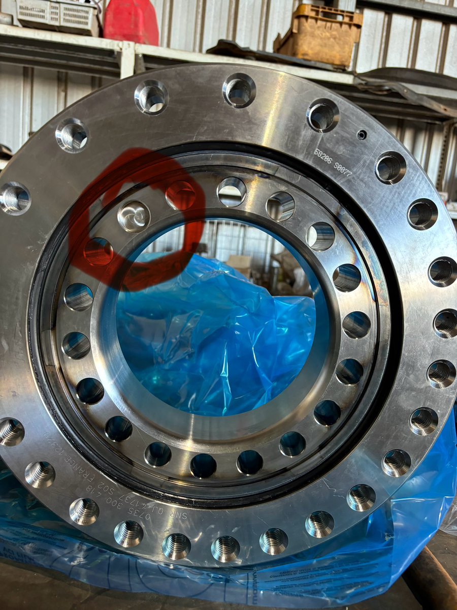 Waited 4 weeks for this bloody expensive bearing and some lazy jerk didn’t finish drilling the last hole. Shows how good quality control is at Volvo earthmoving division