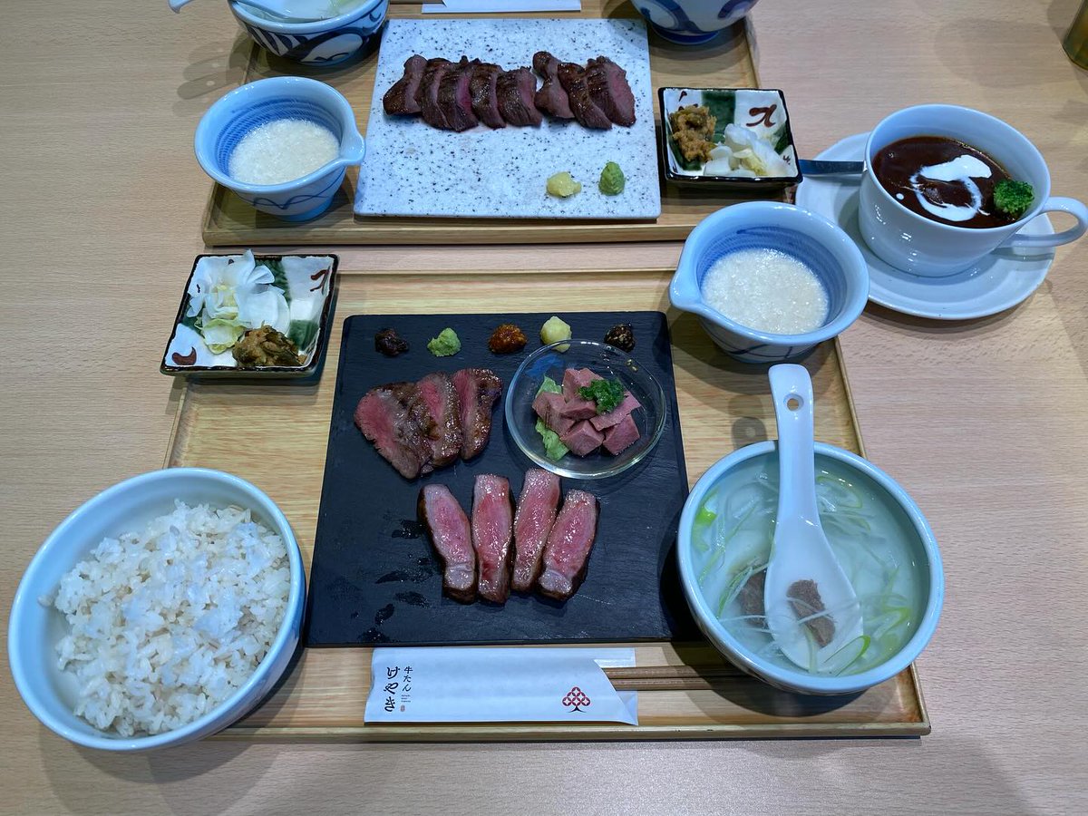 MorandIsabelle's tweet photo. 今日と昨日の夕食🍽️
①仙台牛たん「けやき」にて
②��北道・上河内SAにて仙台名物牛たん丼
どちらも美味かった
#食事 #牛たん #けやき #上河内SA #仙台 https://t.co/wDZCWLzTM4