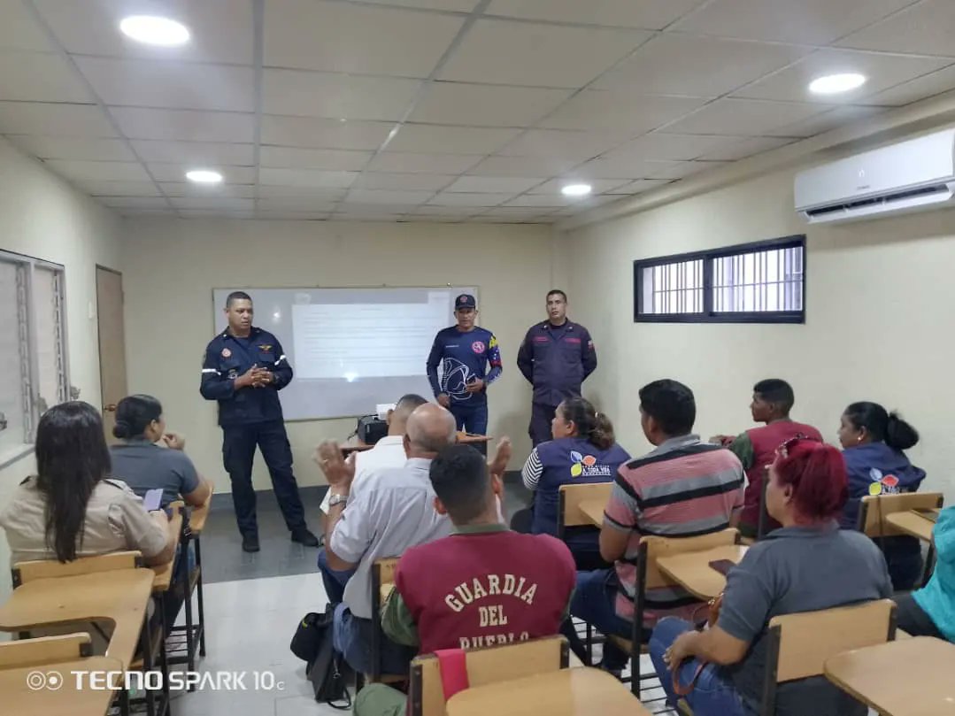 BomberosDelta22's tweet photo. #LaPrevenciónEsLaClave En articulación con el Frente Preventivo realizó una actividad en la Casa d Estudios de la UNES, Capacitando a cada Preventor acerca de los Retos Virales y sus consecuencias psicológicas y físicas.
#Tucupita 
#18Julio https://t.co/xRSBUUipms