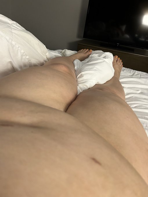 I haven&rsquo;t slept at all, I have headache, and I feel moody. I need some REALLY GOOD dick so I can come