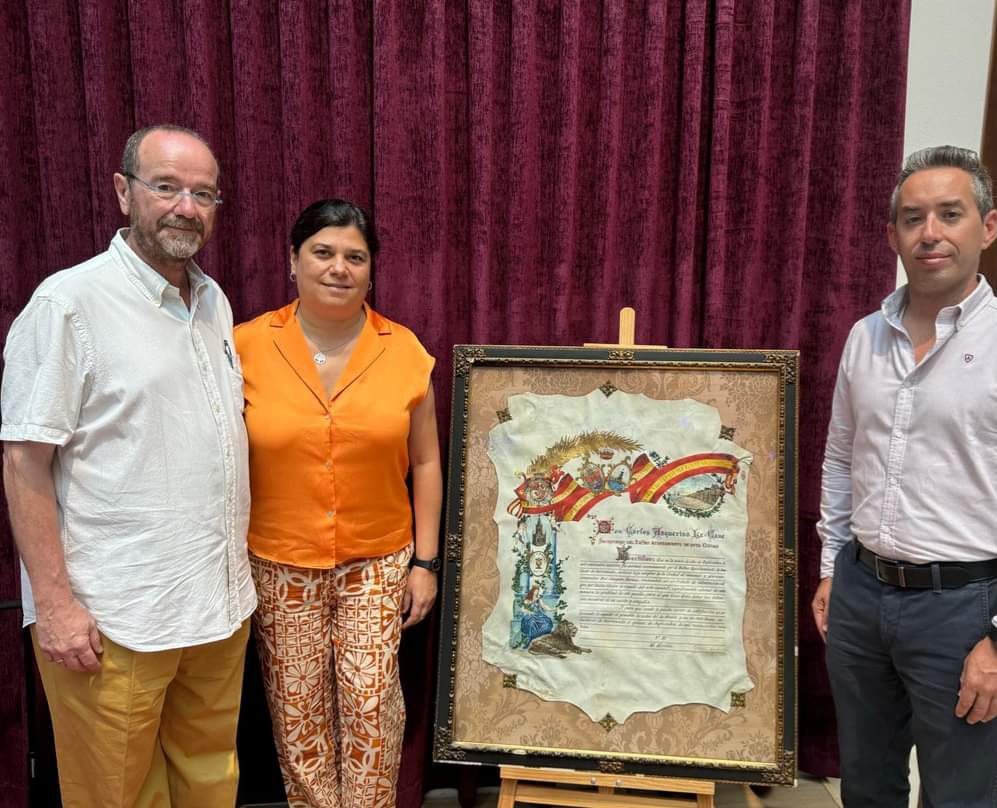 ¡Una maravillosa Donación del Titulo de Hijo Adoptivo a Joaquín Turina!
Gracias a la familia de Turina, Cdad. educativa, y a:
<a href="/EducaAnd/">Consejería Desarrollo Educativo y FP</a> 
<a href="/AytoSanlucar/">Ayuntamiento de Sanlúcar de Barrameda</a>