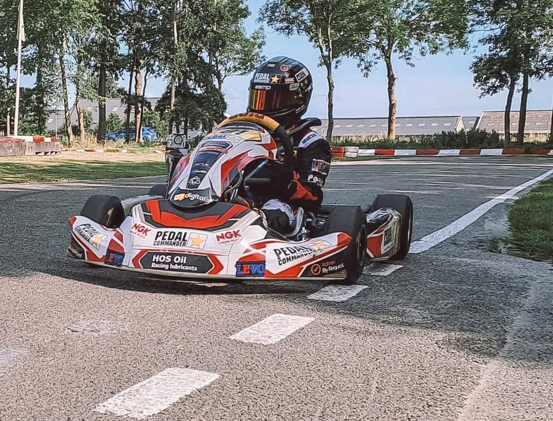 AdminByRequest's tweet photo. After illness, Jesse is back! He had his first training session, 90 laps at race pace, all within 0.200s of each other
In the virtual world, Jesse in the RCN Porsche Supercup at the Nürburgring got 2nd place in the Pro/Am class
#Karting #SupportingEmergingTalent #AdminByRequest https://t.co/pgm3z9DtUW