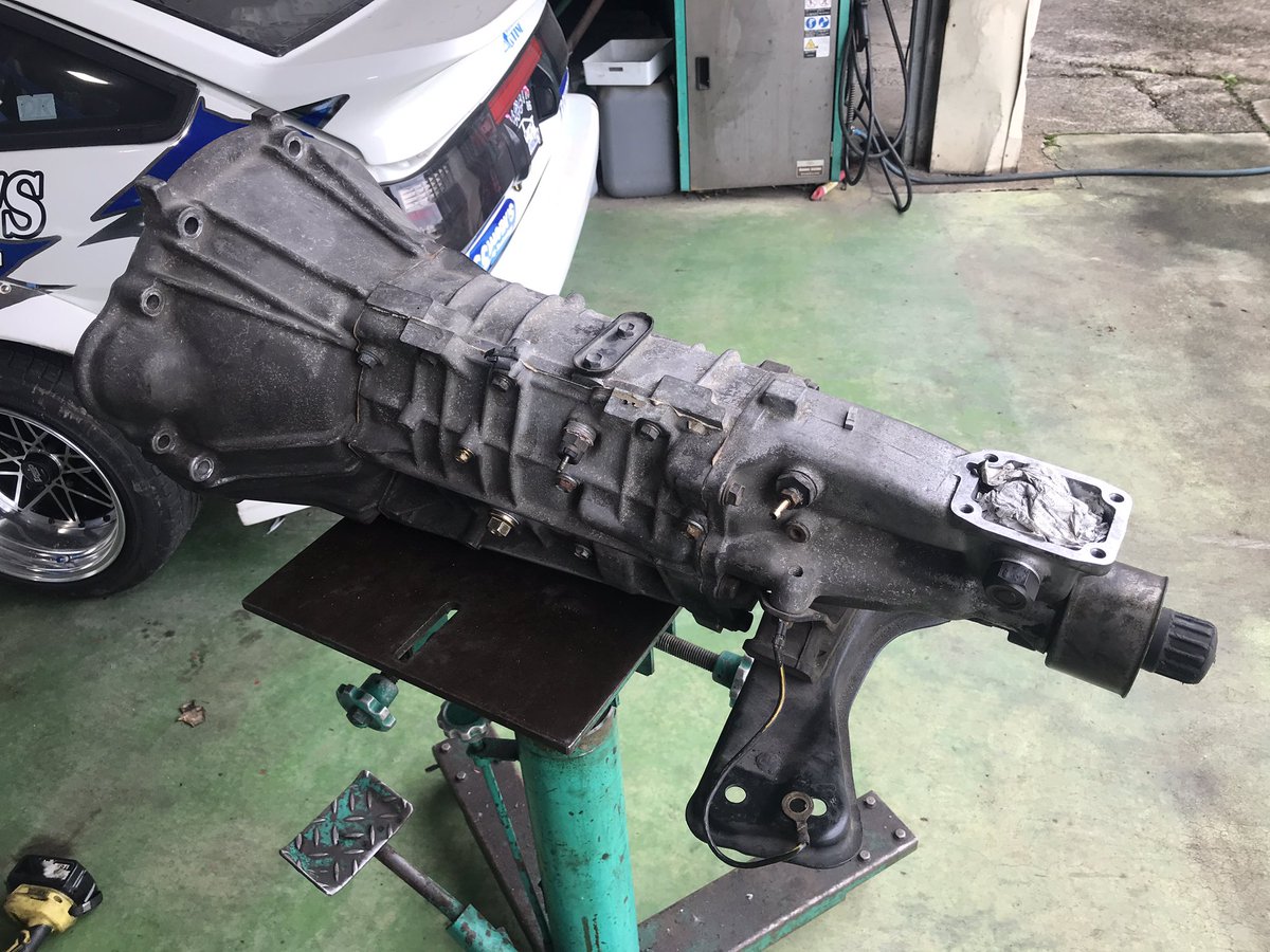 72ban's tweet photo. ハチロクのミッション、２速入りが悪くてオイル抜いたら、こんなのがマグネットに付いてた。 https://t.co/GtpqDq2vTc