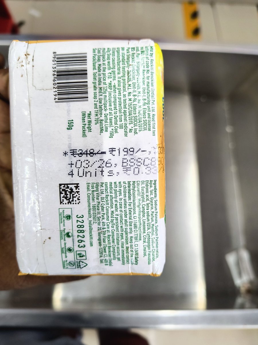 jayeshdave102's tweet photo. @SMARTBazaarIn soap pe price 199 hai....or billing time pe 230....
Gjb ka system hai aapka 🙏🙏🙏 https://t.co/pHUYL8MkLD