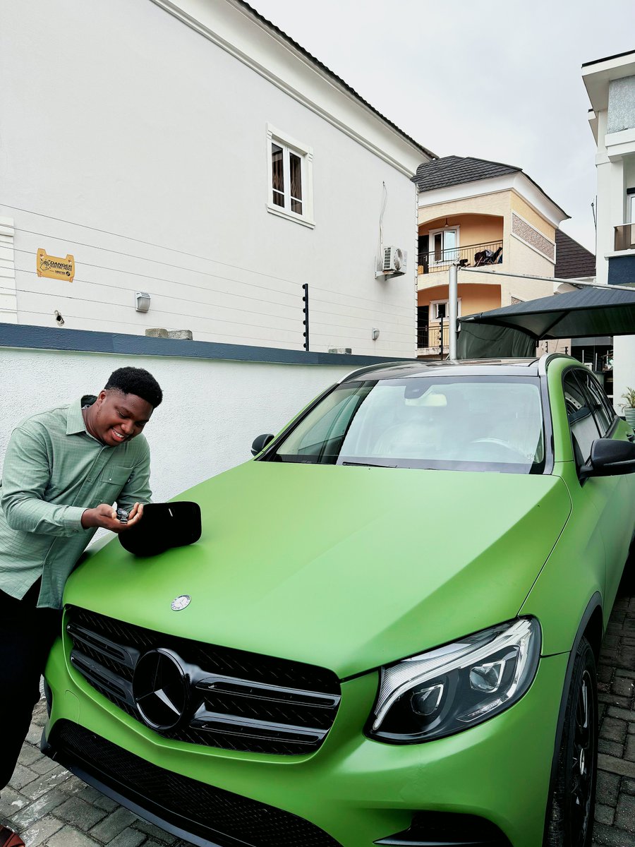 KingFtpFx's tweet photo. #XAUUSD 

When is your time, it is your time. 
Gold Bought me a CAR. 

God is faithful.

A gift for my  second quarter of the year. 

💚💚
The color is green. 

This is my best year so far, got a lot of things just because I was so focused and disciplined. 

I know many people are here and they want a car like mine, you have seen my journey so far, I believe you can do it too. 

Trust me, I will keep posting my trades at entry level to those that can’t afford vip, I will keep supporting the community as always. 

This is a new Era, KingFtp®️

Drop a comment and you might win $100 for your self.