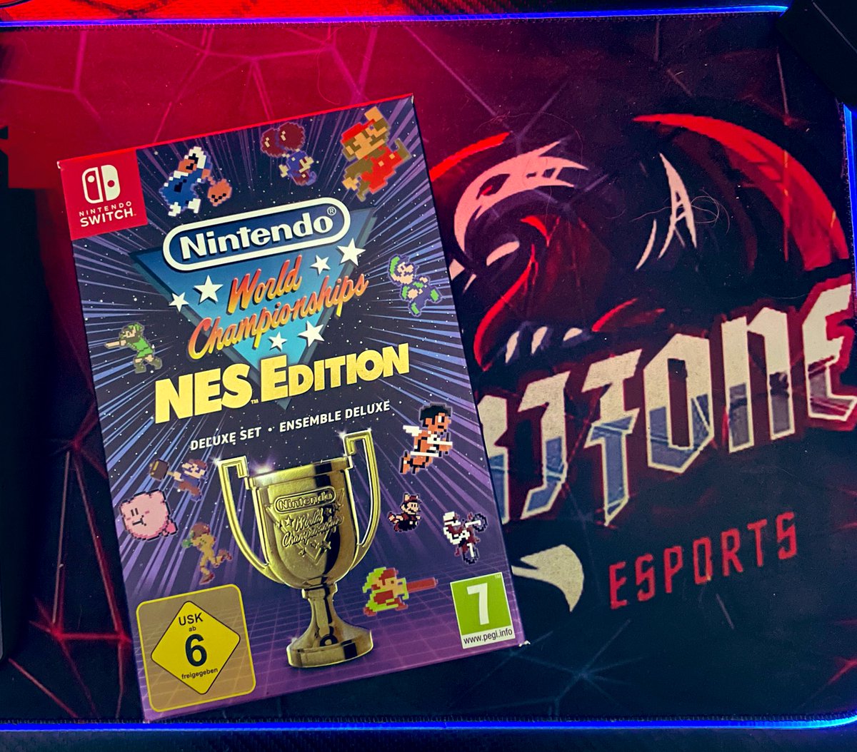 Tyorgh's tweet photo. Grazie @NintendoItalia 😍 qualcosa di stupendo! 

#nintendo #nintendoswitch #mariobross #gaming #collezionismo #esports #grifonesports #nesedition https://t.co/ER5Tt7IX32