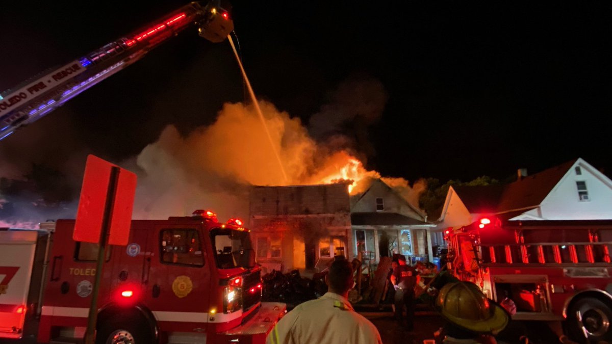 13abc's tweet photo. Toledo after-hours club torn down after catching fire for second time early Thursday morning >> https://t.co/vDrP1mNXyF https://t.co/riIPWDTZaz