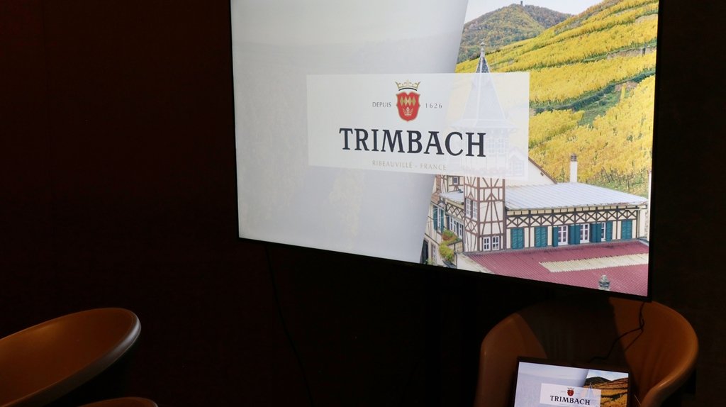 LUMaxime's tweet photo. Interviewed Mr Jean Trimbach from Alsace.

Article about Trimbach and Chinese wine market.

https://t.co/wPpAlcYHEc https://t.co/eENormVfSv