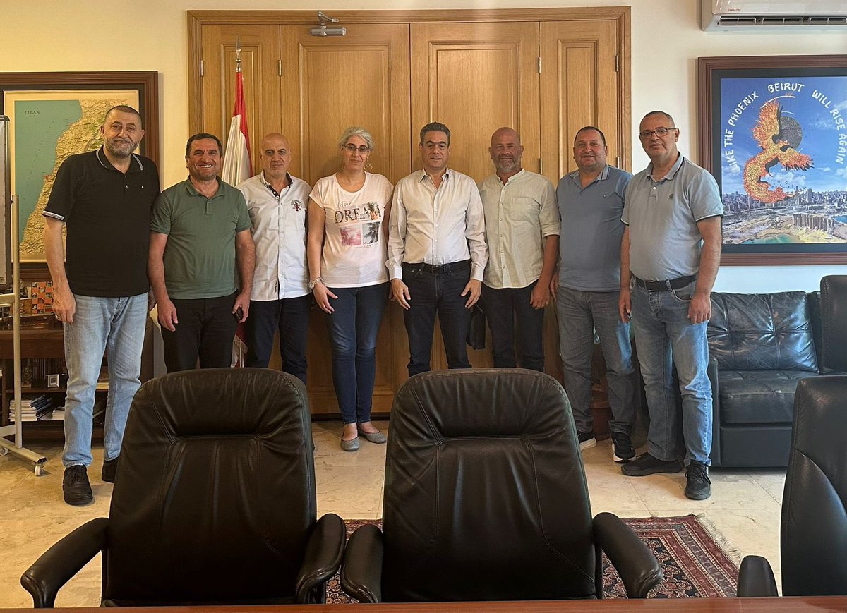 NicolaSehnaoui's tweet photo. استقبلت اليوم وفداً من نقابة "أوجيرو" واستمعت إلى مطالبهم المحقة. يجب على الحكومة تفعيل قانون 431 حمايةً لقطاع الهاتف السلكي، وفي حال الاستحالة، يجب على الدولة التعامل مع "أوجيرو" على أساس أنها مؤسسة ربحية (profit center) وليس مؤسسة مكلفة (cost center). https://t.co/aVIqXfezCW