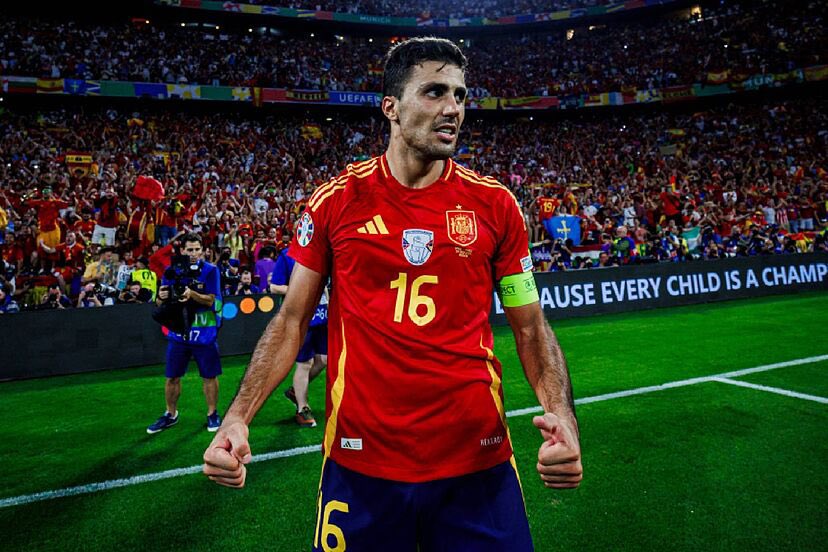 En la temporada 2011/12, Xabi Alonso ganó La Liga de los récords y la Eurocopa 2012 siendo clave marcando un doblete a Francia, era impensable que él ganase un Balón de Oro, se lo llevó Messi que solo ganó la Copa del Rey.

Vinicius ha ganado la Champions siendo decisivo en cada