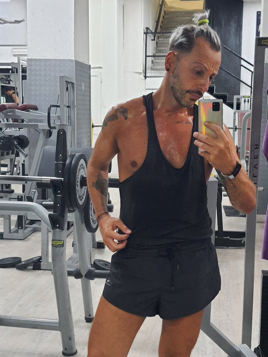 SaviGaldi's tweet photo. Può darsi che non siate responsabili per la situazione in cui ci si può  trovare,  ma lo diventerà se non si fa nulla per cambiarla.
Ecco, vivere da Attivi. 

#men #boys #boy  #man #italy #italia #roma  #artist #music https://t.co/eC4UDQrQg0