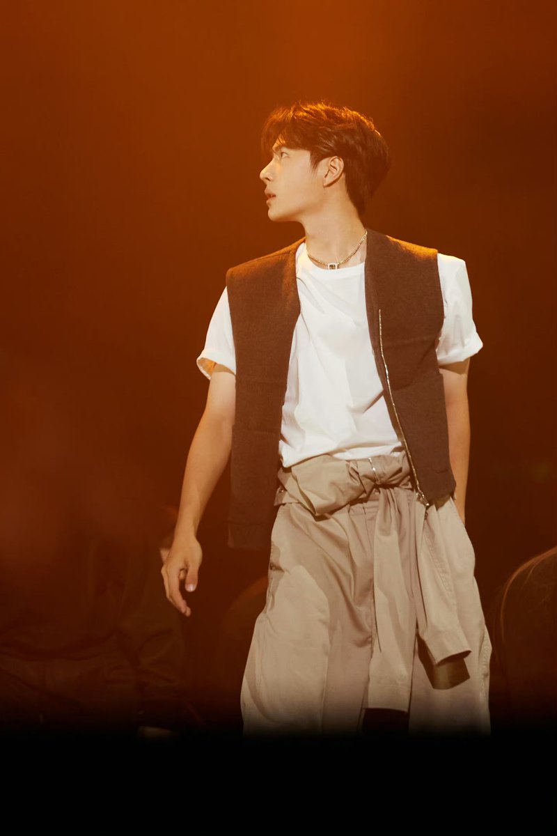 2amWangYibo's tweet photo. 🍉 พรุ่งนี้ 19 JUL จะมีประกาศอี้ป๋อร่วมคอนเสิร์ต YH Family Concert 2024 ที่จะจัด 24 AUG 24 ที่ Shanghai 

LIVE Stage Show จะมาอีกแล้ว รอเลยยย 😁😁 #WangYibo https://t.co/W80p0A1m4a