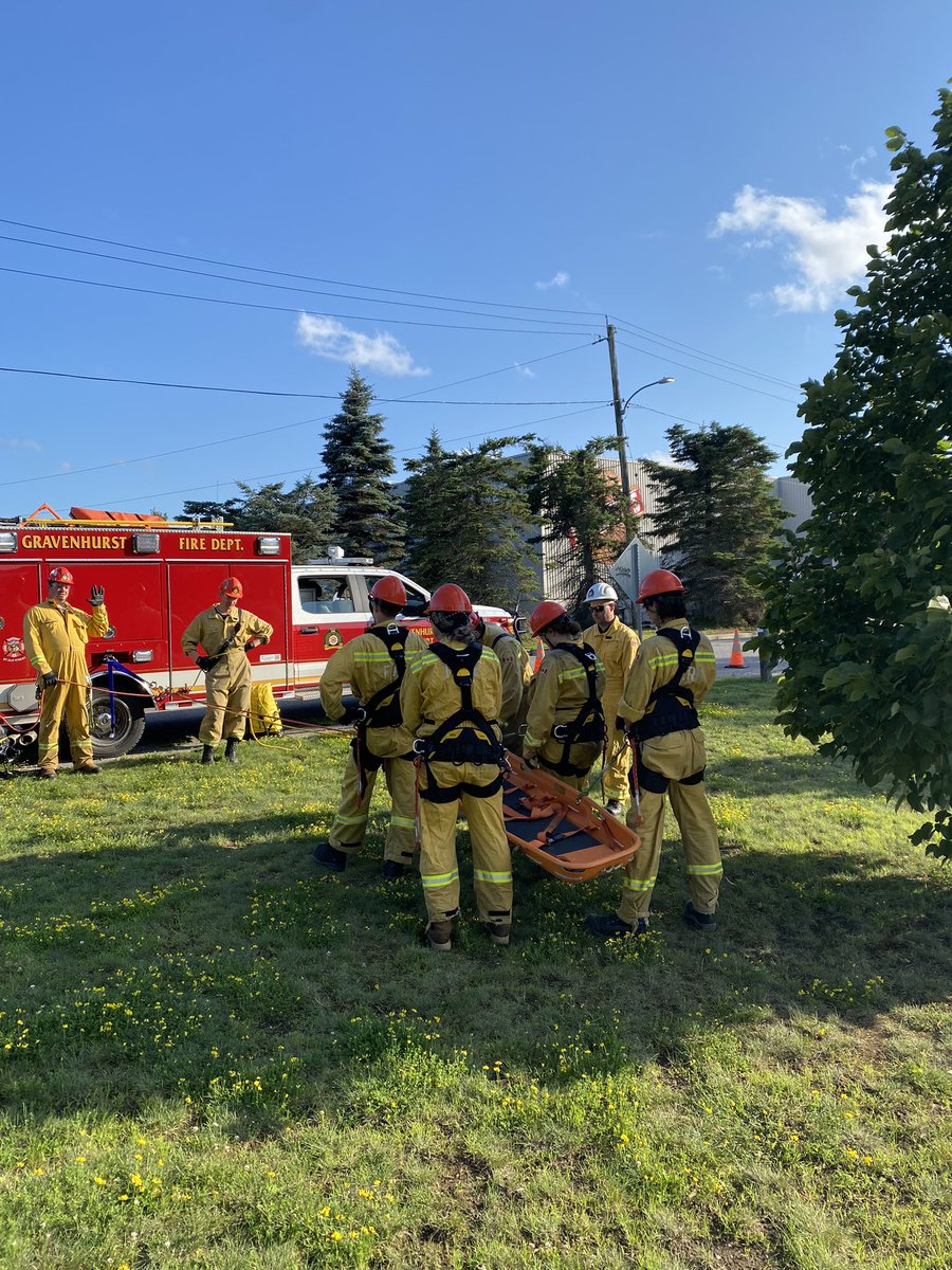 GravenhurstFIRE's tweet photo. Low-sloperope rescue skill refresher night! #TrainHardTrainOften #Muskoka https://t.co/ohgZ8M5AXa