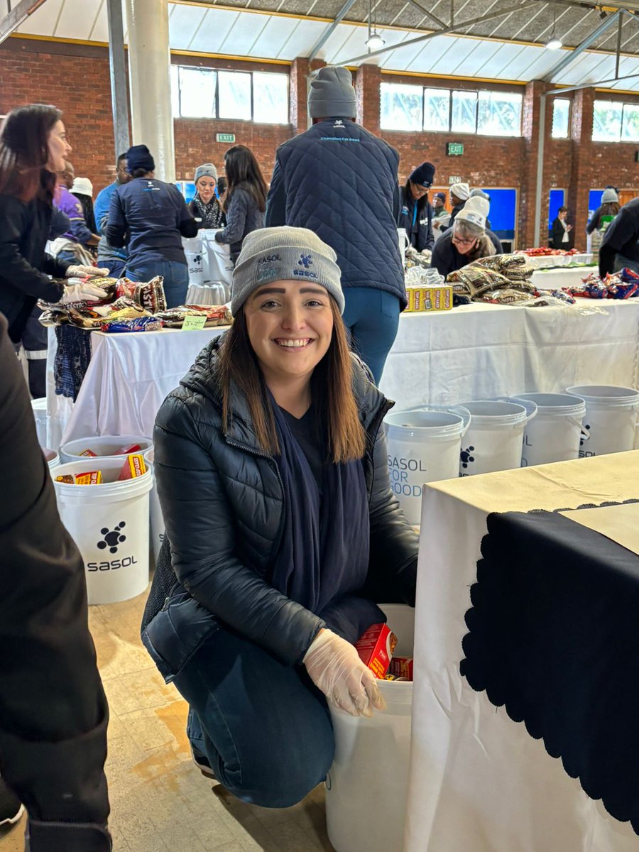 Mandela Day has been fantastic at <a href="/SasolSA/">Sasol</a> Sasolburg and Natref Operations today where 300 Sasol employees volunteered their time, energy and passion to pack 1600 buckets hampers. Thank you Sasolites! #SasolinSociety #SasolForGood #MandelaDay