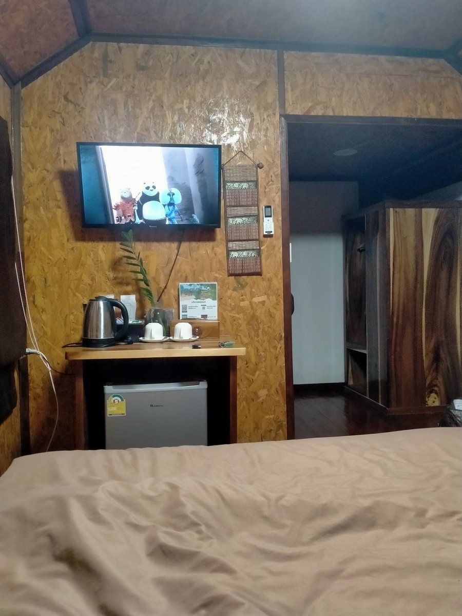 คืนนี้ที่กาฬสินนะ ห้องดีแอร์เย็น ขาดแต่คน นอนข้างๆ