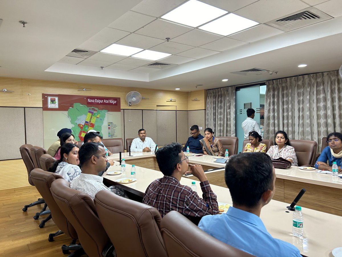 NavaRaipur's tweet image. 27 Trainee IPS Officers Visit Nava Raipur Atal Nagar for training on urban development and planning, learning firsthand about the city's innovative approaches to sustainability and smart city planning.  #NavaRaipur #UrbanDevelopment #IPSTraining