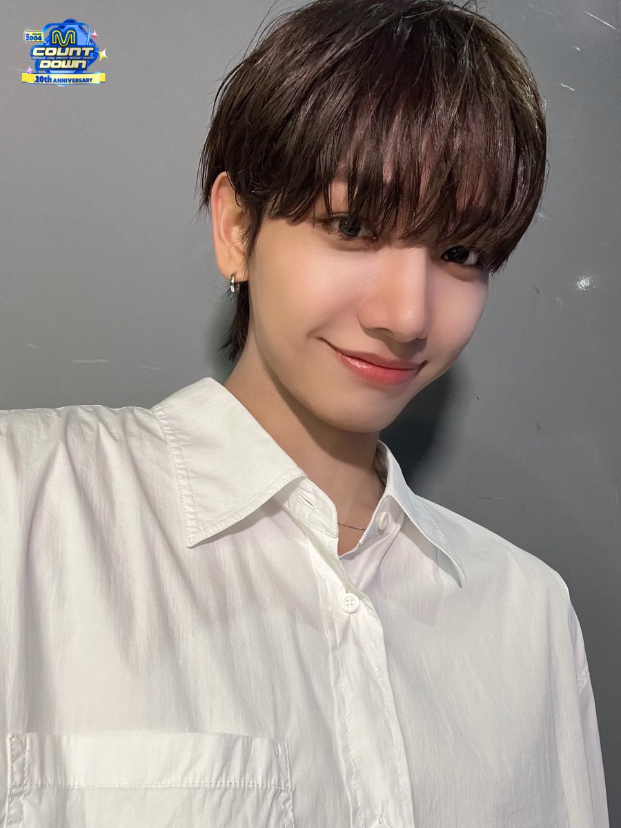 MnetMcountdown's tweet photo. 엠카의 청춘이 반짝이는 이유는 어쩌면 멍또캣 덕분이 아닐까?😚
오늘 20살 생일 파티를 하는 엠카는 솔직히 우리 멍또캣을 형! 오빠!라고 불러도 되는 거 아닐까?🎂🥳
20살에 멍또캣을 가진 엠카.... 이게 진짜 행복 아닐까?💙💛
#ZEROBASEONE #성한빈
#BOYNEXTDOOR #명재현
#RIIZE #소희
#샤인멍또캣 https://t.co/QXBkk9PDk4