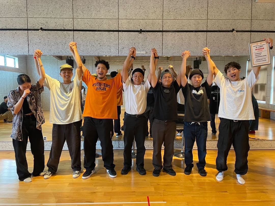 sessatakumi's tweet photo. 最近のココロオドル出来事は、DJ SHOKIが「BREAKTIME」の選曲を参考にしていたこと。ナビゲーターとして、こんなに嬉しいことはない。長崎のチームメイトもたまに聴いているCROSS FM「BREAKTIME」は、毎週金曜日4時から4時30分までの生放送!全人類、耳ヲ貸スベキ!
#CROSSFM #CROSSBT #HAZIME https://t.co/DLYG0Zd70K