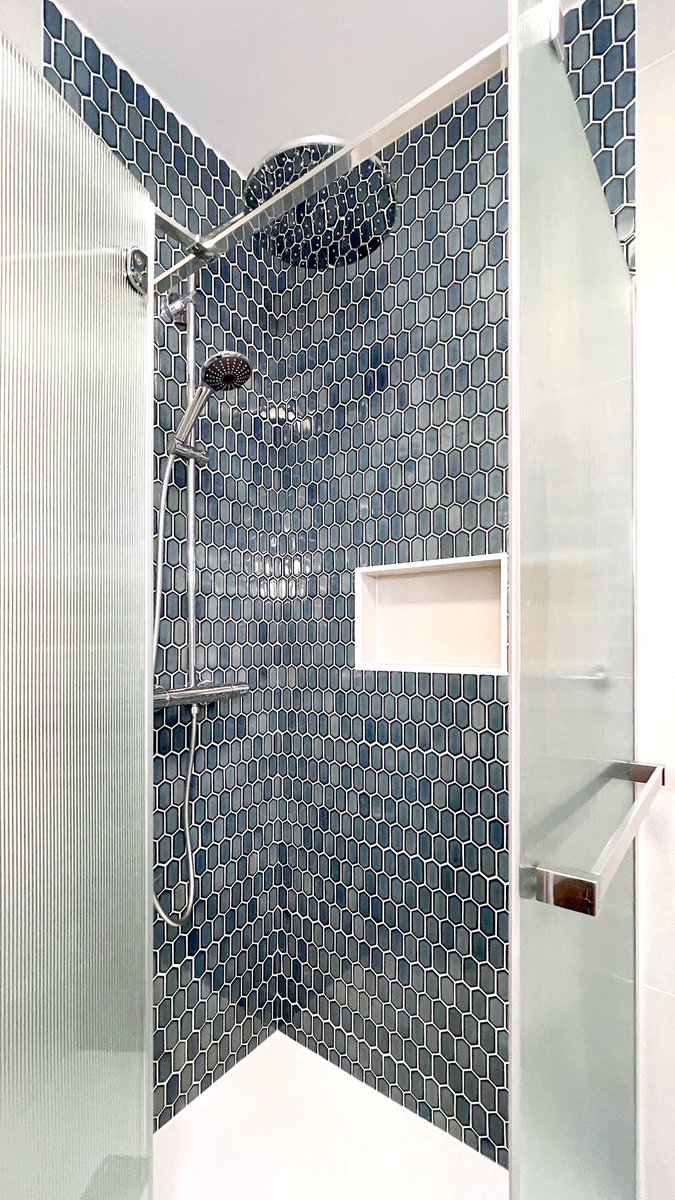 ELDINstudio's tweet photo. Recently, we have renovated a bathroom in our client's 1-bedroom apartment in accordance with her requirements regarding the layout, opaque glass in the shower, niche, mosaic tiles on the walls and as much storage as possible 😍💪 https://t.co/rRNXsopimF